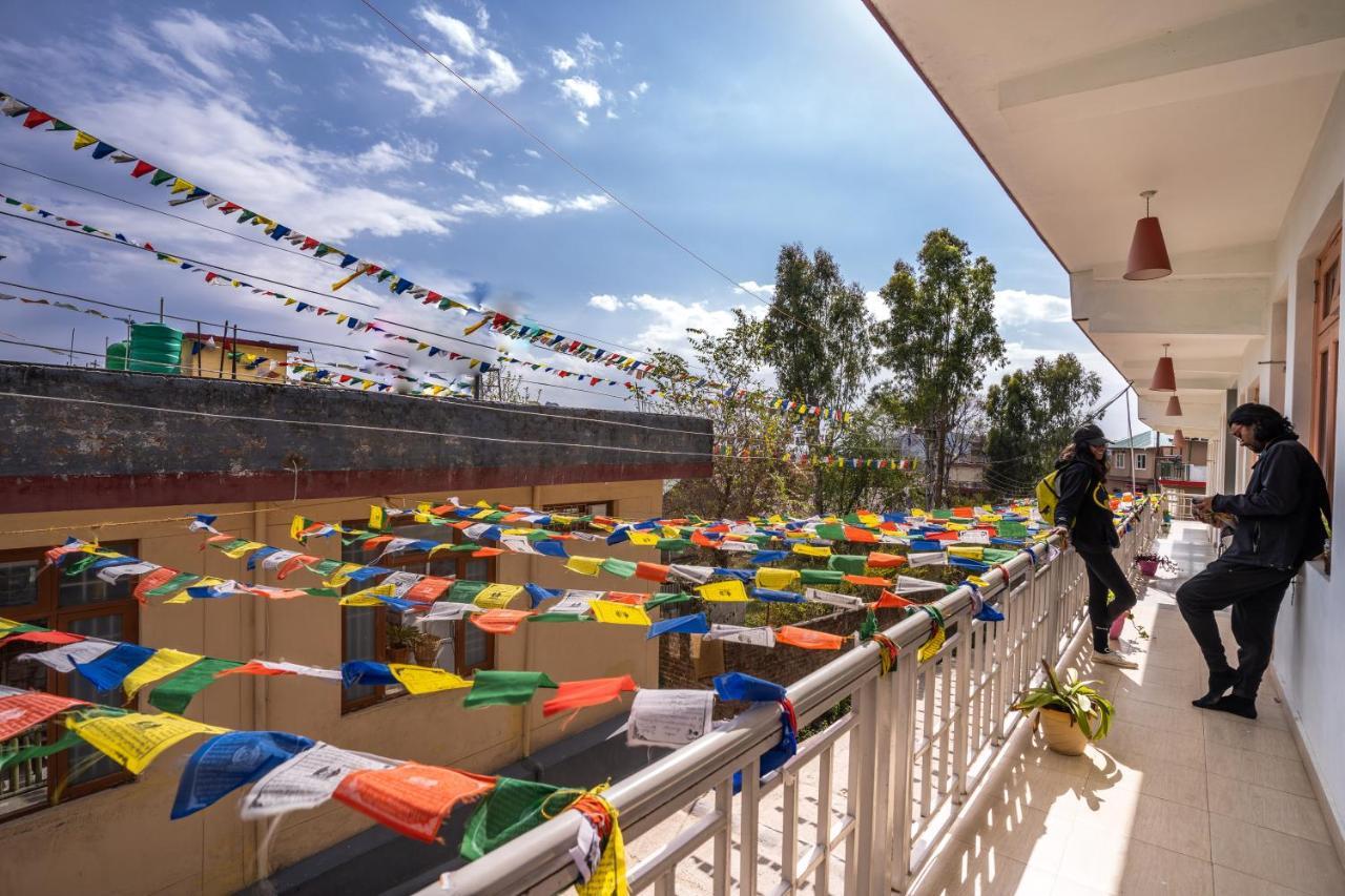 The Trippy Tribe Hostel Bir  Exterior photo
